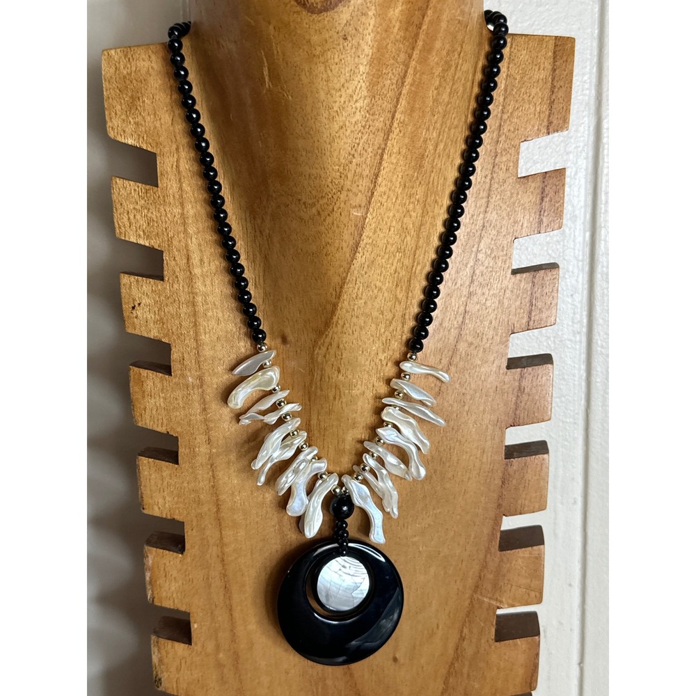 Vintage Black and White Faux‎ Shell Statement Pendant Necklace Barrel Clasp 22in